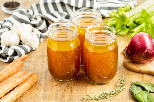 ΦΥΣΙΚΟΣ ΖΩΜΟΣ ΚΟΚΑΛΩΝ ΓΙΑ ΣΚΥΛΟΥΣ (BONE BROTH)! ΟΦΕΛΗ ΚΑΙ ΣΥΝΤΑΓΗ!